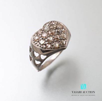 null Silver ring in the shape of a heart paved with champagne diamonds, the shoulder...