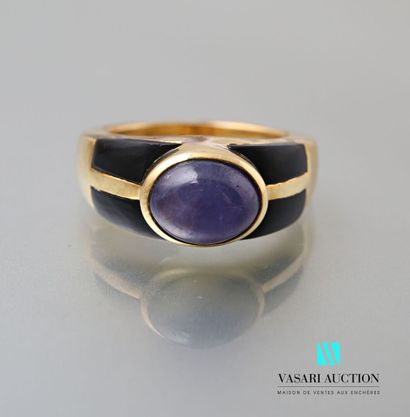 null A vermeil ring set with a cabochon tanzanite and two onyx motifs.

Gross weight:...