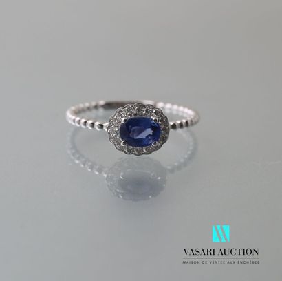 null Ring in white gold 750 thousandth set in its center with an oval sapphire calibrating...