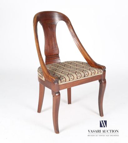 null Chair in molded and carved mahogany, the slightly curved backrest presents a...