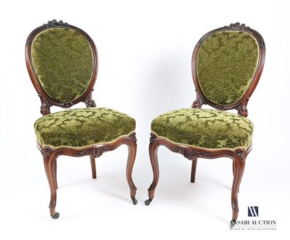 null Pair of chairs in molded and carved rosewood, the slightly curved medallion...