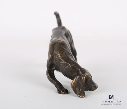 null Subject in bronze with brown patina representing a hunting dog, the head lowered.

Height...