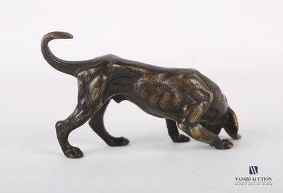 null Subject in bronze with brown patina representing a hunting dog, the head lowered.

Height...