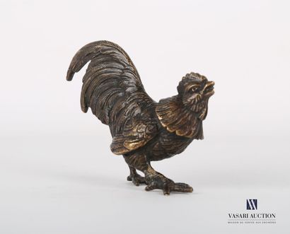 null Sujet en bronze à patine brune figurant un coq marchant.

Haut. : 6,3 cm
