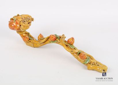 null CHINA

Porcelain ruyi scepter with ochre enamel. The gnarled handle imitating...