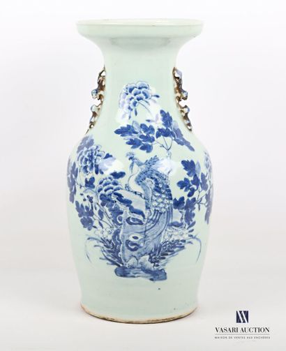 null CHINE

Vase de forme balustre en porcelaine à décor en camaïeu bleu d'un paon...