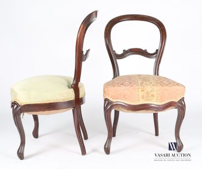 null Pair of chairs in molded natural wood, the balloon backs have a bar decorated...