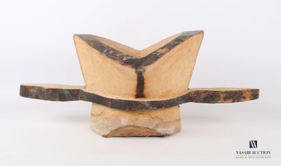 null IVORY COAST

Cassava-banana mortar in natural wood forming a container flanked...