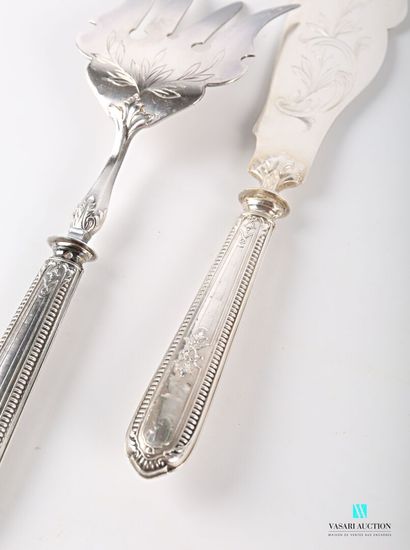 null Fish serving utensil, the handle in filled silver hemmed with a frieze of gadroons...