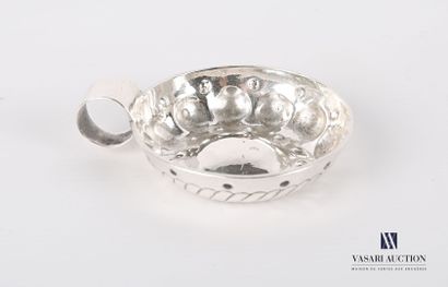 null Taste vin en argent (1819-1838), la panse à décor de godrons et pastilles, l'anse...