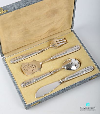 null Hors d'oeuvres service of four pieces, the handle in silver with a decoration...