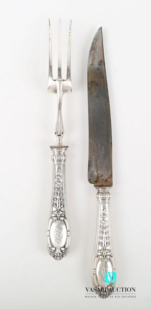 null Cutlery for cutting, the handles in filled silver decorated with a medallion...