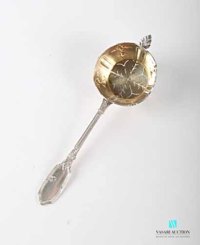 null Silver tea-passer, the handle decorated with nets and ribbons is decorated with...
