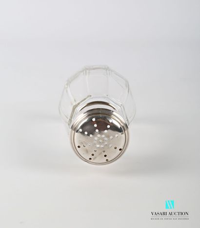 null Saupoudreuse of ovoid form with cut belly, the silver mounting hemmed with net.

(small...