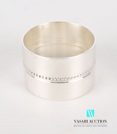 null Silver napkin ring of round shape, the body decorated with a frieze of pearls...