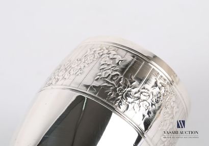 null Silver barrel-shaped tumbler, standing on a flat base, the edge hemmed with...