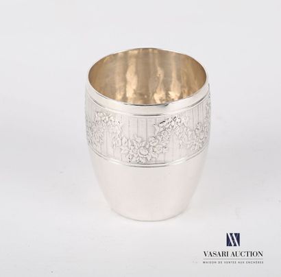 null Silver barrel-shaped tumbler, standing on a flat base, the edge hemmed with...