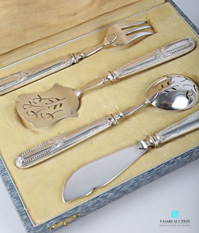 null Hors d'oeuvres service of four pieces, the handle in silver with a decoration...