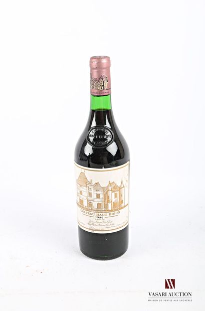 null 1 bouteille	Château HAUT BRION	Graves 1er GCC	1980

	Et. tachée. N : 2 cm.