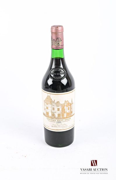 null 1 bouteille	Château HAUT BRION	Graves 1er GCC	1980

	Et. tachée. N : 2 cm.