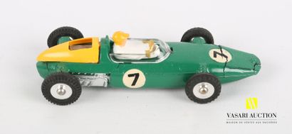 null DINKY TOYS (GB)

Lot of four vehicles : Lotus racing car Ref 241 - Bedford garbage...