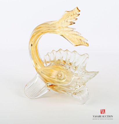 null Vase in blown glass in the tones of yellow representing a fish.

Height. Height...