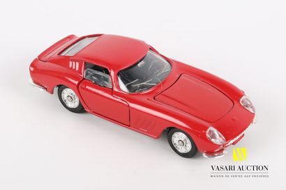 null DINKY TOYS (FR)

Lot de deux véhicules : Ferrari 275 GTB Réf 506 - Break Simca...
