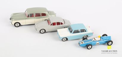 null DINKY TOYS (GB)

Lot de quatre véhicules : Triumph Herald Réf 189 - Jaguar 3.4...