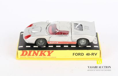 null DINKY MECCANO (GB)

Dix boites : Ford 40 RV - Volswagen 1600 TL Fastback - Dino...