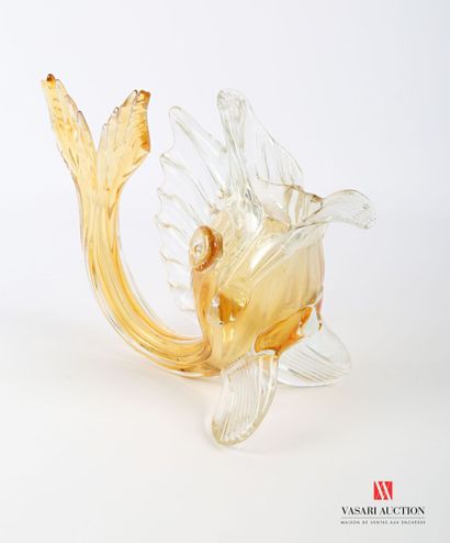 null Vase in blown glass in the tones of yellow representing a fish.

Height. Height...