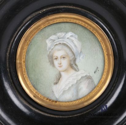 null MINGO (XIX-XXth century)

Portrait of an elegant woman

Miniature

diameter...
