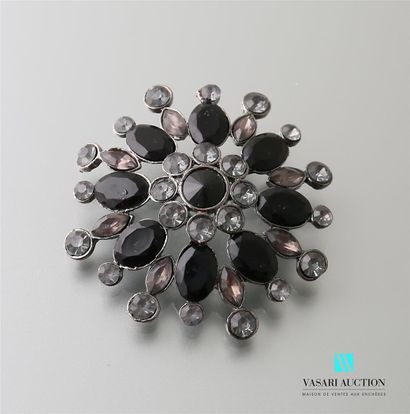 null Brooch representing a flower largely opened out in the black tones

Diameter...