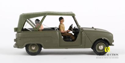 null DINKY TOYS (FR)

Lot de huit véhicules militaires : Sinpar 4 x 4 Gendarmerie...