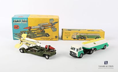 null Lot including a Somua tractor and a BP trailer, made by CIJ reference n°4/71,...