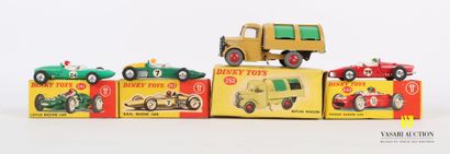 null DINKY TOYS (GB)

Lot of four vehicles : Lotus racing car Ref 241 - Bedford garbage...