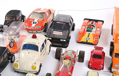 null Lot of miniature vehicles of different scales and brands in plastic including:...