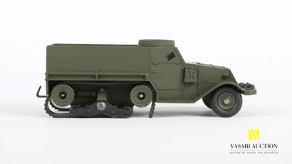 null DINKY TOYS (FR)

Set of four vehicles : Panhard light machine gun Ref 814 -...