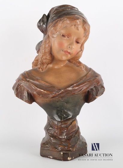 null G. VAN VAMN (XIX-XXème siècle)

Jeune fille au bandeau

Plâtre à patine polychrome

Signé,...