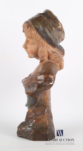 null G. VAN VAMN (XIX-XXème siècle)

Jeune fille au bandeau

Plâtre à patine polychrome

Signé,...