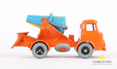 null DINKY SUPERTOYS (GB MECCANO)

Concrete mixer on truck (with windows) 960

Euclid...