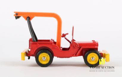 null DINKY TOYS (FR)

Lot of three vehicles : Jeep of recovery Ref 1412 - Dyane Citroën...