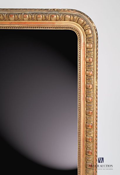 null Wooden mirror and gilded and painted stucco, the border hemmed with a frieze...