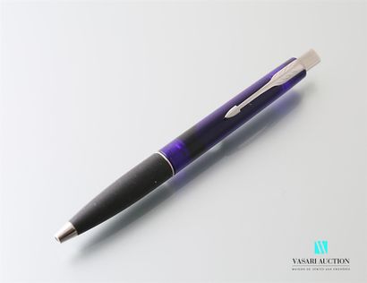 null PARKER

Pen, translucent blue body, black tip