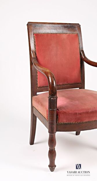 null Mahogany and mahogany veneer armchair, the straight back, the scrolled armrests...
