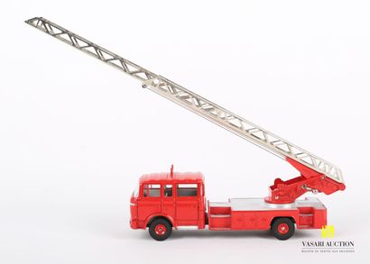 null SUPER DINKY MECCANO TRIANG (FR)

Big fire ladder Berliet 568

(original box...