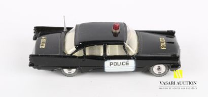 null DINKY TOYS (GB)

Lot of four vehicles : Daimler ambulance Ref 253 - U.S.A Police...