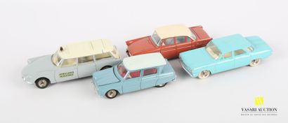 null DINKY TOYS (FR)

Lot of four vehicles : Chevrolet Corvair Ref 552 - Opel Rekord...