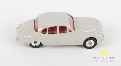 null DINKY TOYS (GB)

Lot of four vehicles : Triumph Herald Ref 189 - Jaguar 3.4...