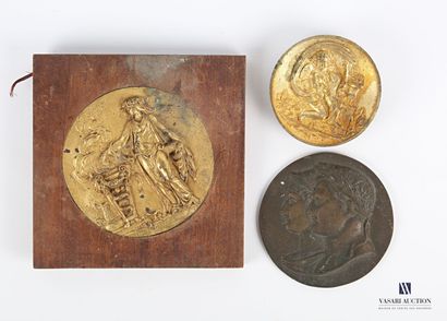 null Lot including a gilt bronze medal depicting a Vestale tending the sacred fires...
