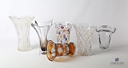null Lot including six glass or crystal vases, the first one decorated with diamond...